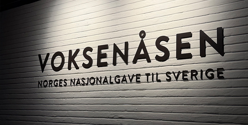 Skylt på elevernas boende Voksenåsen.