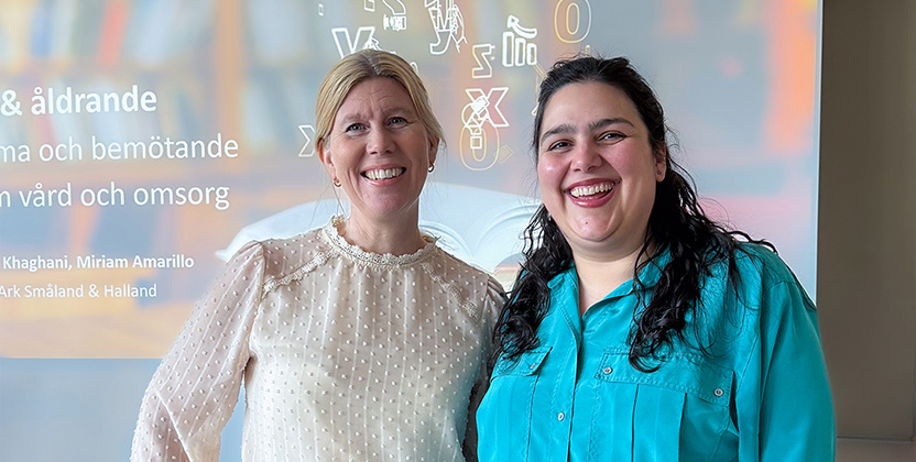 Två personer som ler in i kameran.